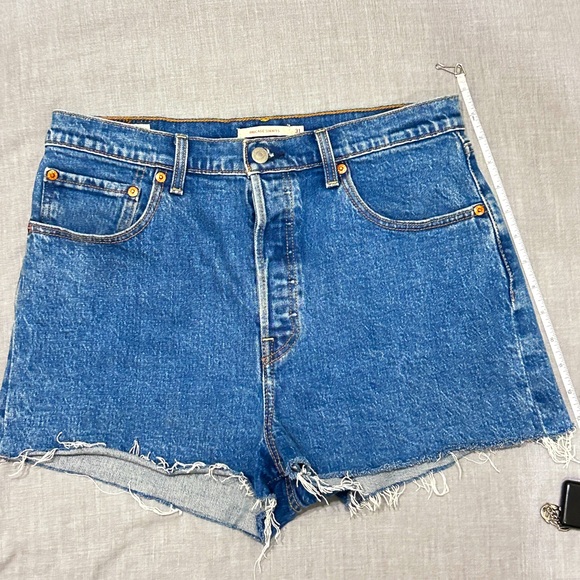 LEVIS ribcage shorts! Size 31 - Picture 3 of 5